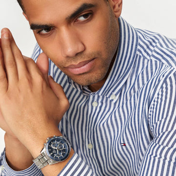 Ρολόι Casio Edifice EFR-552D-2AVUEF χρονογράφος με ασημί ατσάλινο μπρασελέ και μπλε καντράν.